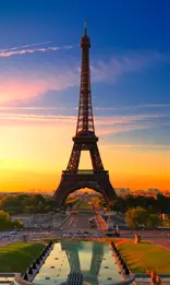 A picture of the eiffel tower at sunset.